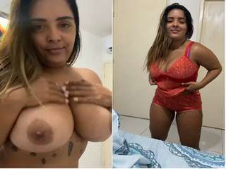 Sexy Girl Shows Boobs and Pussy