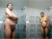 Desi Bhabhi Bathing