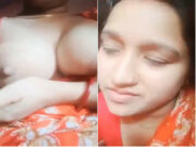 DESI BHABHI SHOWS HER BOOBS AND PUSSY
