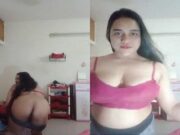 Sexy Desi girl Shows Her Ass