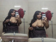 Sexy Desi girl Shows her Big Boobs
